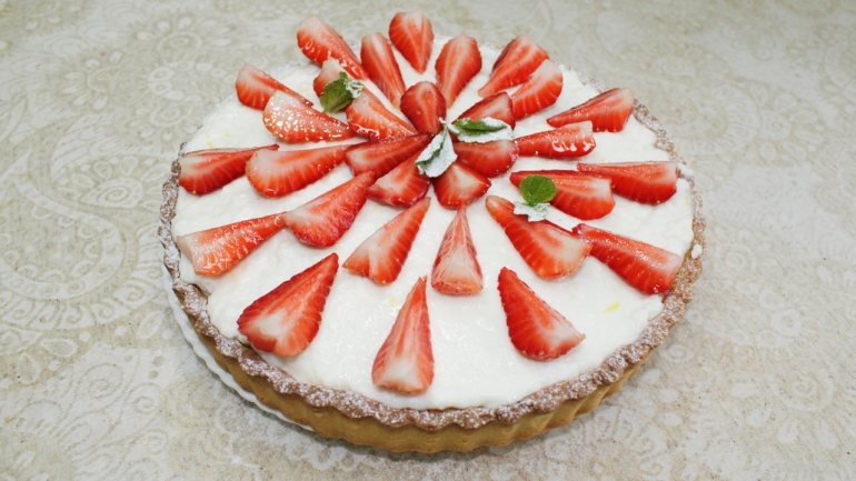 Йогуртово-творожный тарт — нежный десерт с кремовой начинкой